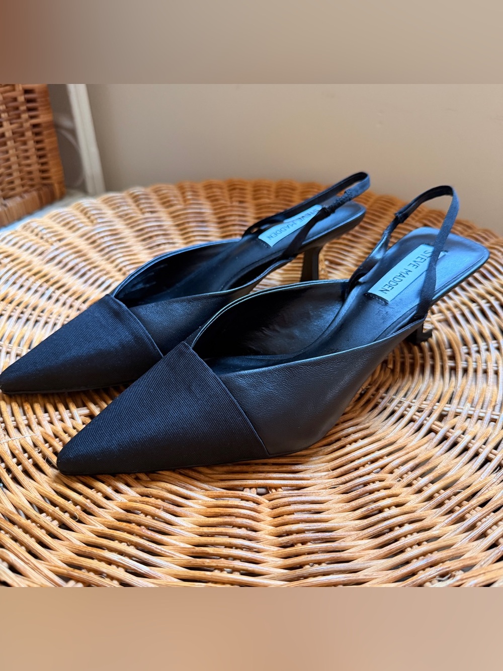 NWOB Steve Madden Black Leather Pointed-Toe Slingback Kitten Heels  size 8.5